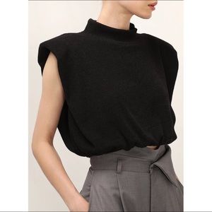 Padded shoulder crop top